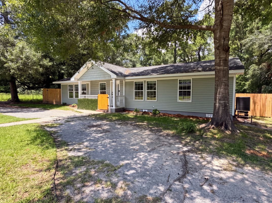 Photo 18 of 20 of 829 W 2nd North St, Summerville, SC