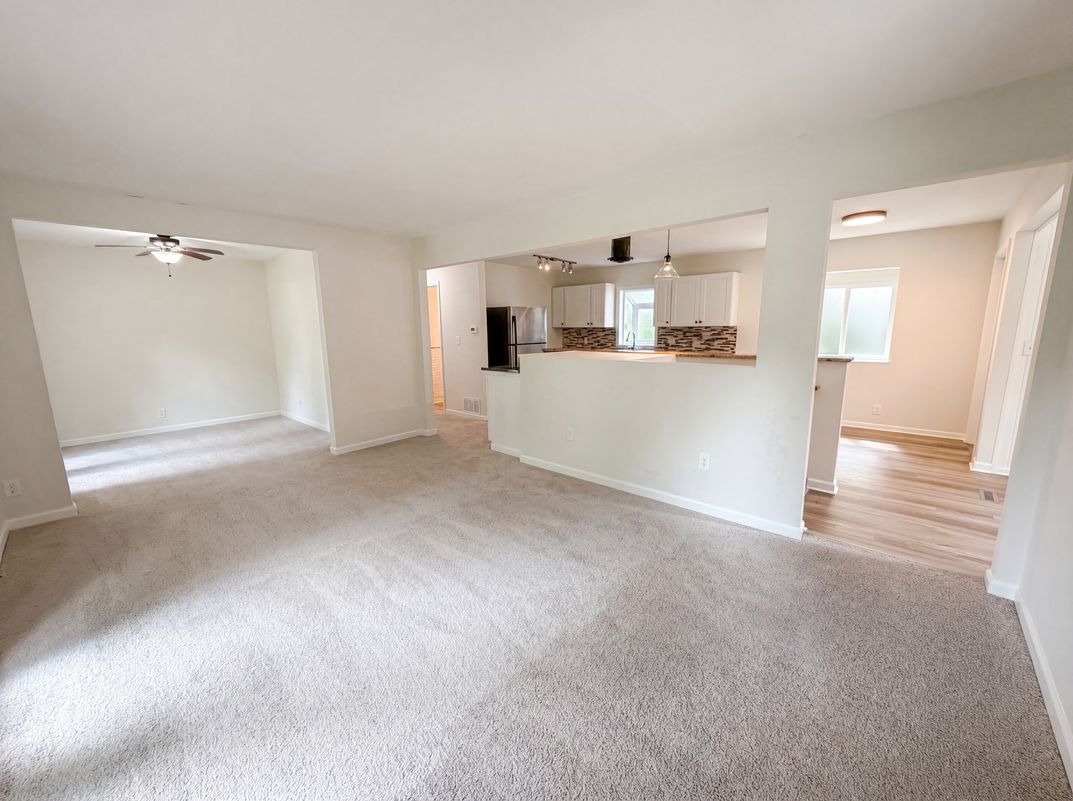 Photo 3 of 27 of 2591 Aldine St, Roseville, MN