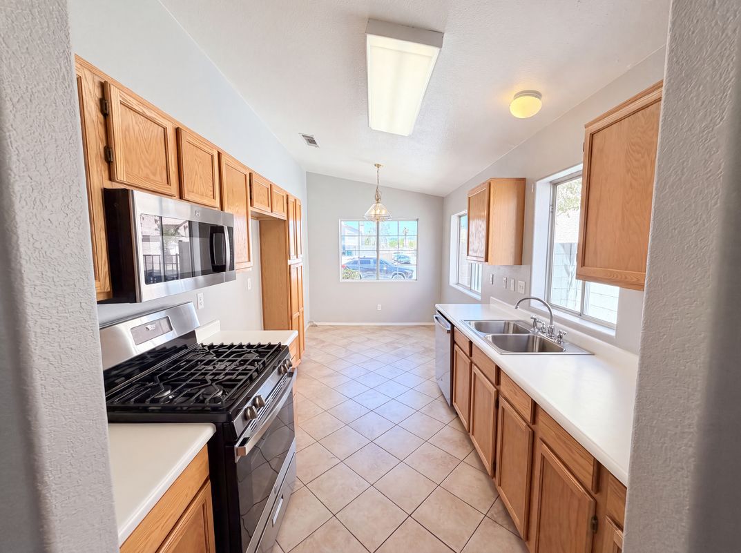 Photo 2 of 33 of 9121 Indian Breeze Dr, Las Vegas, NV