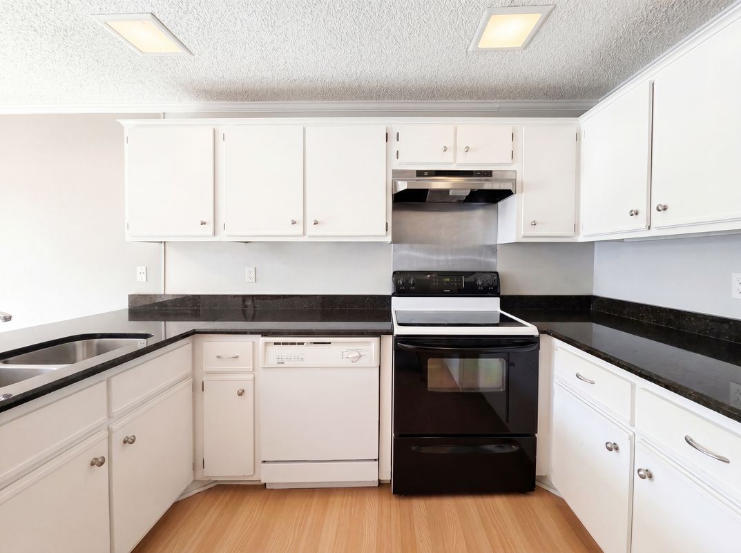 Photo 7 of 21 of 4242 N Capistrano Dr, Dallas, TX