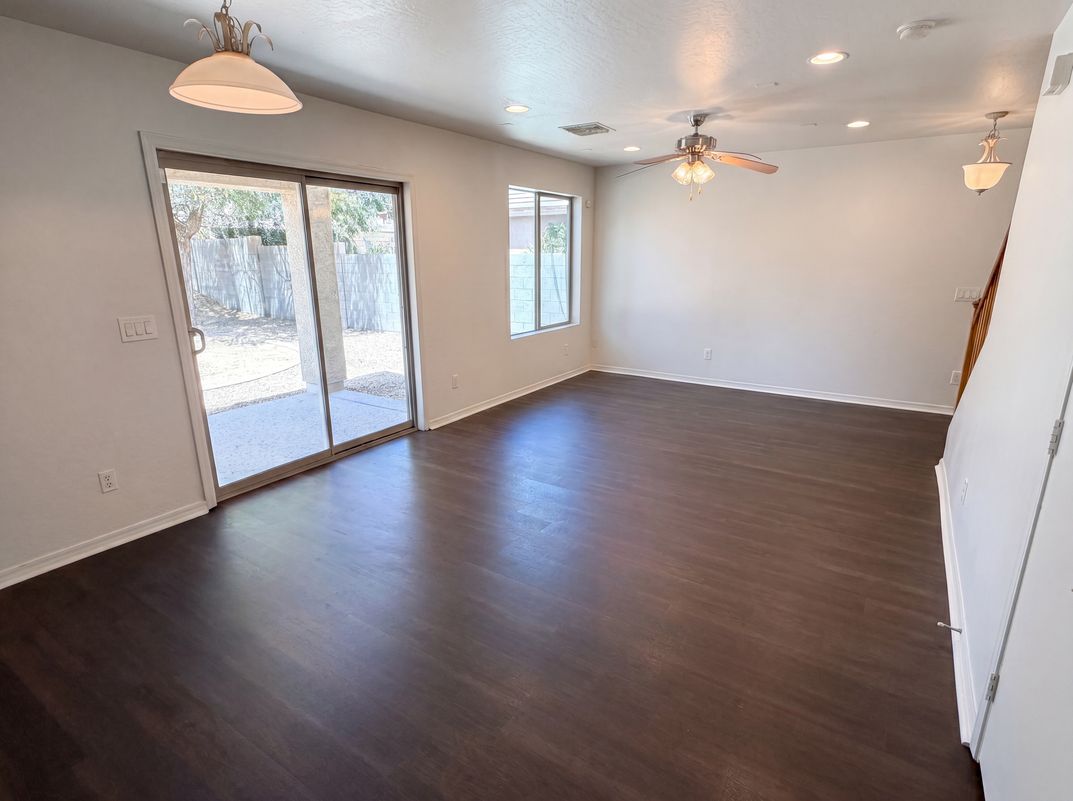 Photo 8 of 27 of 13976 W Port Royale Ln, Surprise, AZ