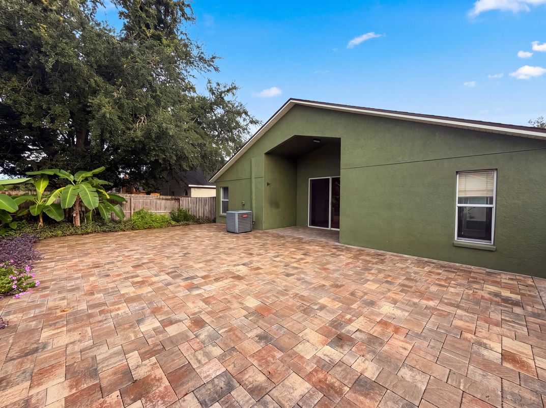 Photo 21 of 22 of 6941 Crown Lake Dr, Gibsonton, FL