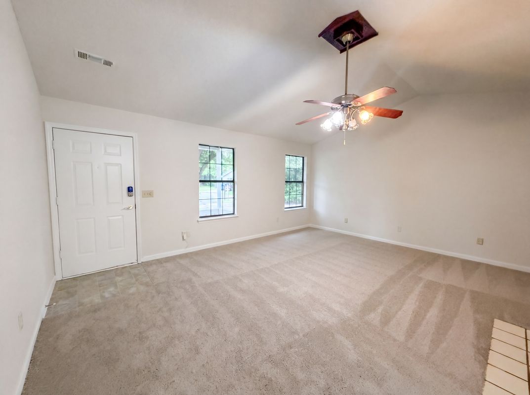 Photo 6 of 17 of 422 Allen Ct, Ladson, SC