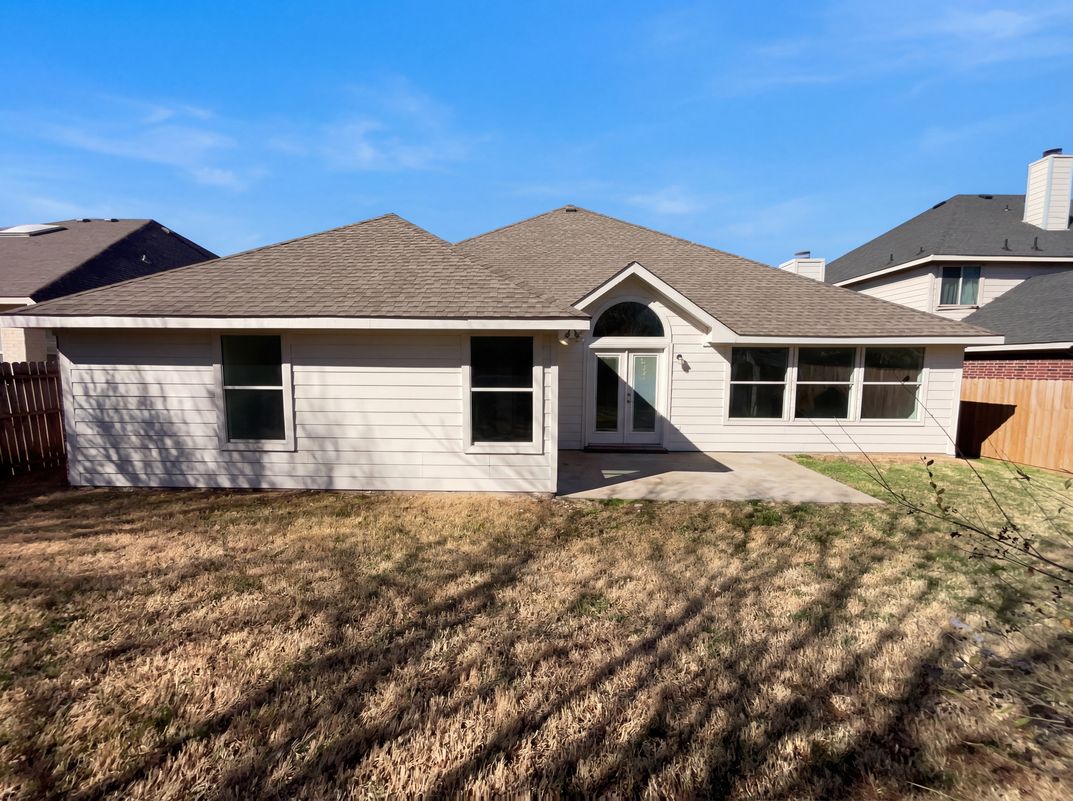 Photo 5 of 19 of 8329 Cedarcrest Ln, Fort Worth, TX
