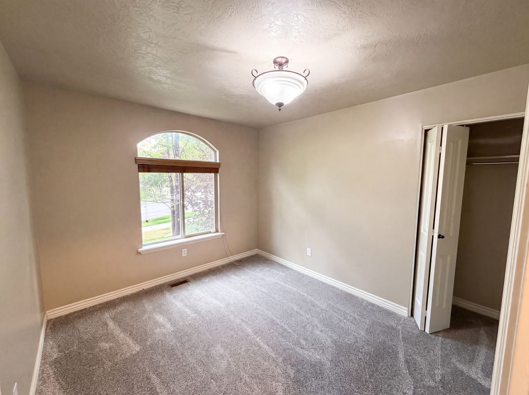 Photo 18 of 31 of 14496 S Fox Creek Dr, Herriman, UT
