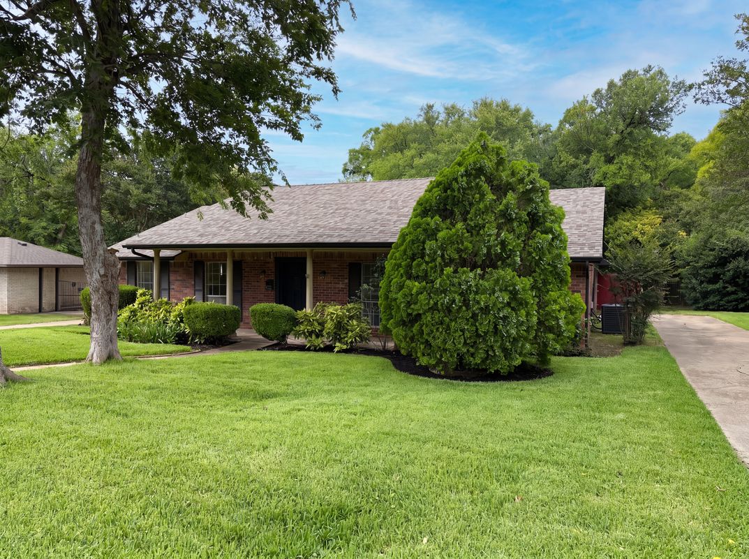 Photo 18 of 20 of 722 S Forest Ln, Duncanville, TX