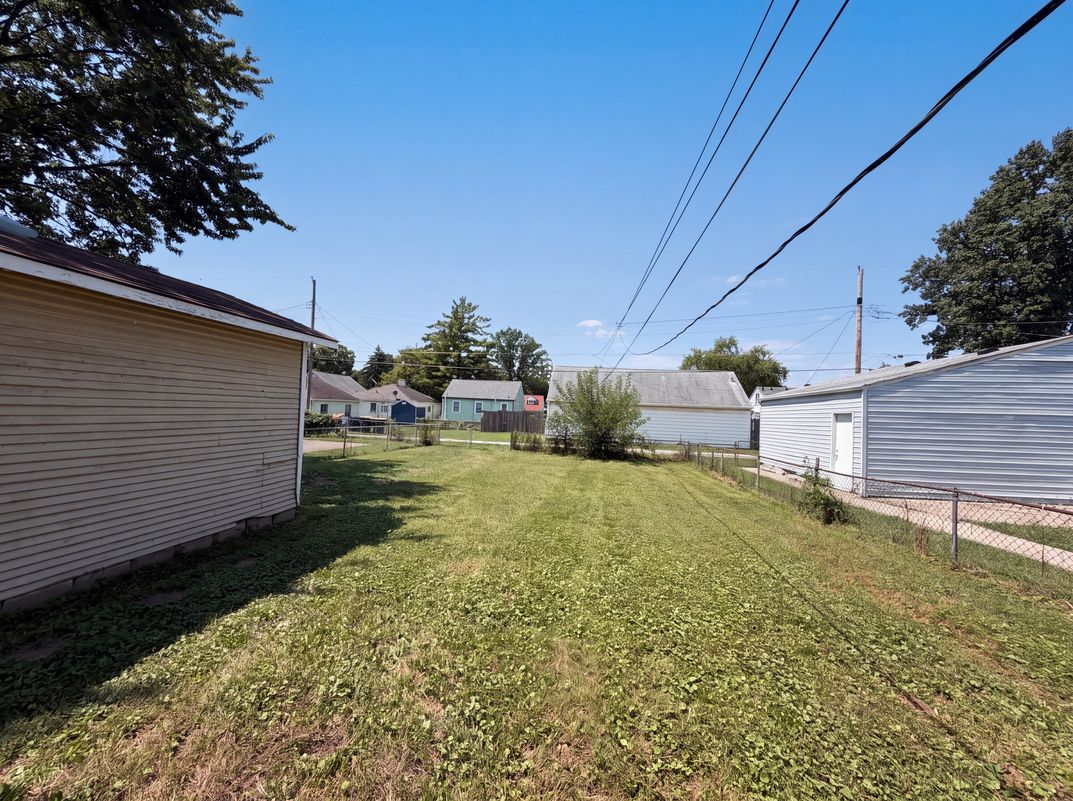 Photo 17 of 20 of 130 S 10th Ave, Beech Grove, IN