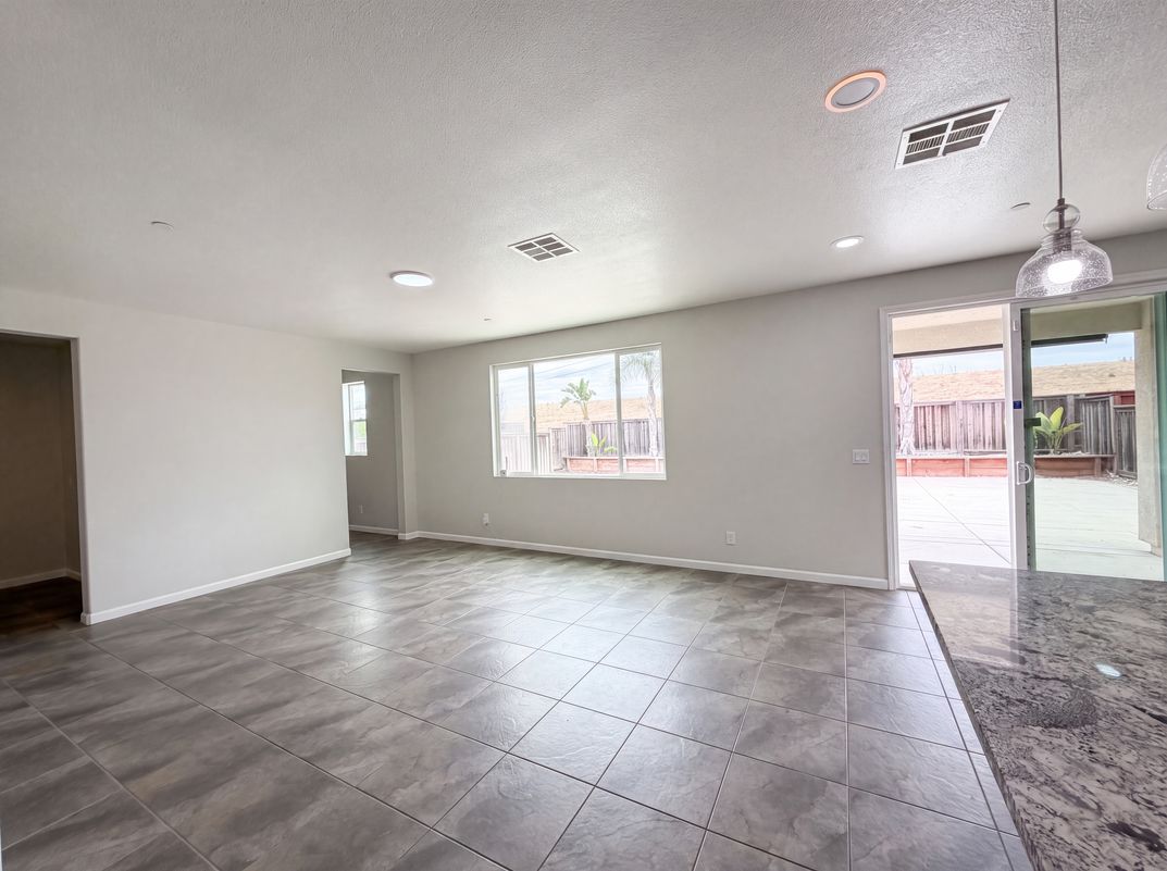 Photo 3 of 33 of 1519 Sycamore Dr, Oakley, CA