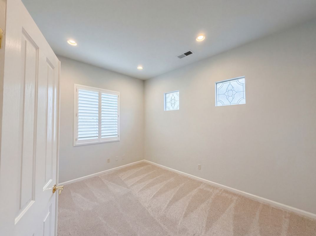 Photo 17 of 39 of 224 Pinecrest Ct, Roseville, CA