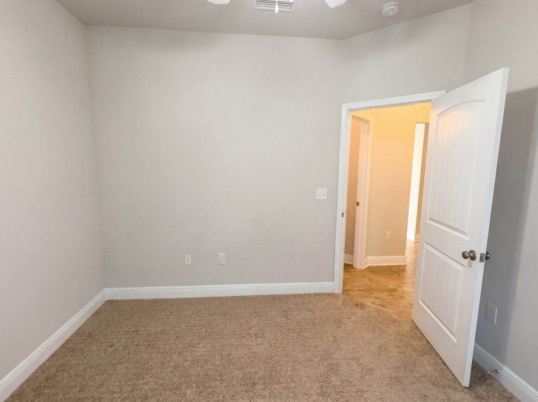 Photo 9 of 18 of 1740 Covington Ln, Foley, AL
