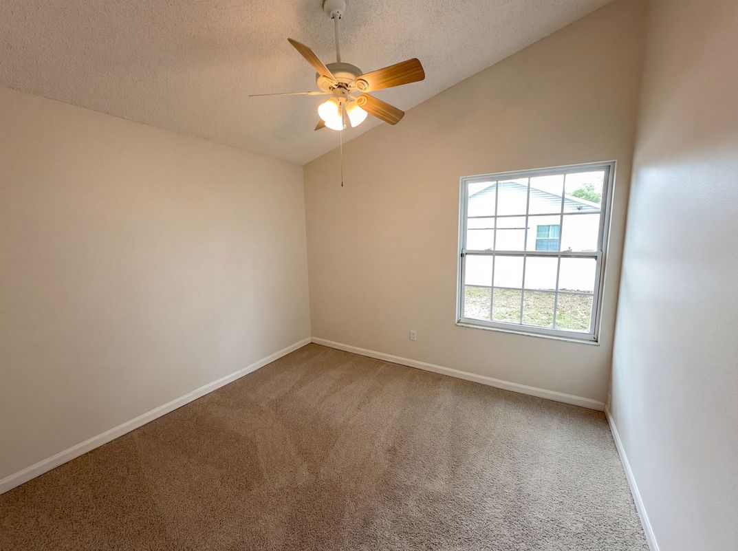 Photo 8 of 18 of 2000 Plainfield Dr, Orlando, FL