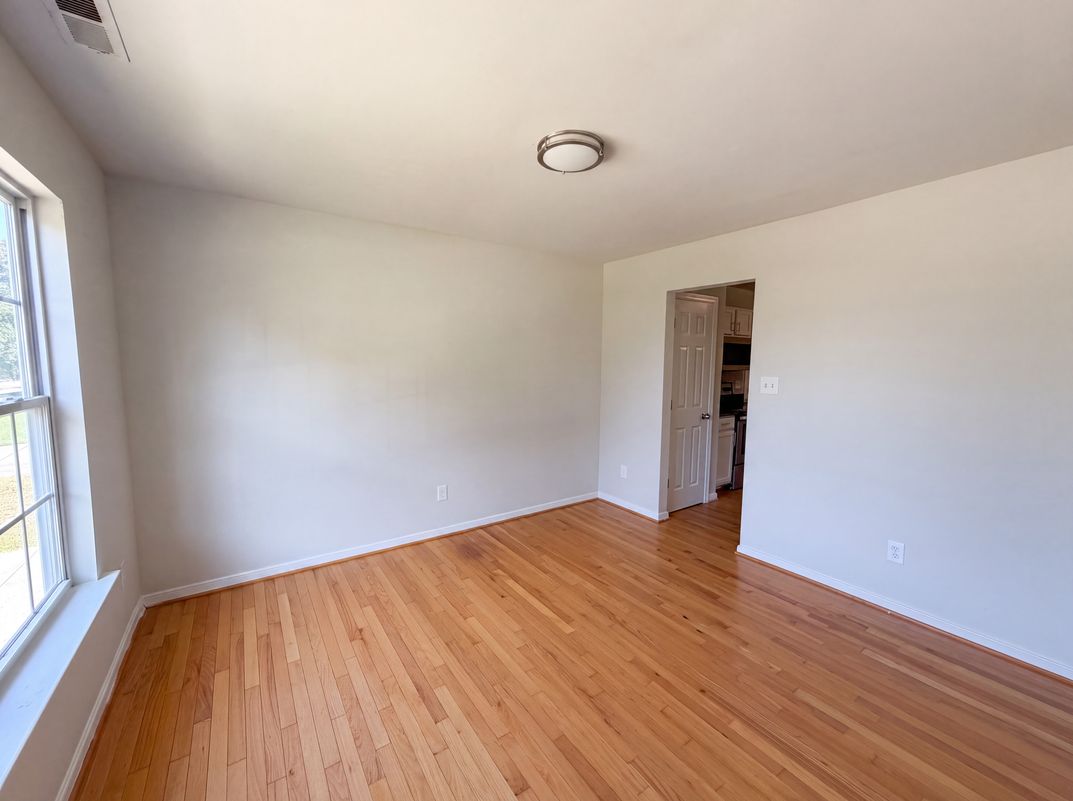 Photo 9 of 19 of 3016 Heather Ridge Dr, Henrico, VA