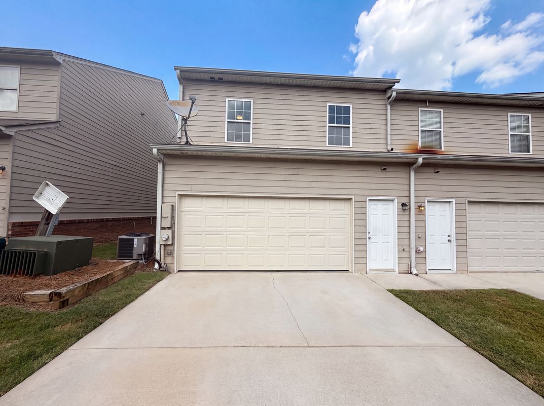 Photo 5 of 20 of 7553 Rutgers Cir, Fairburn, GA