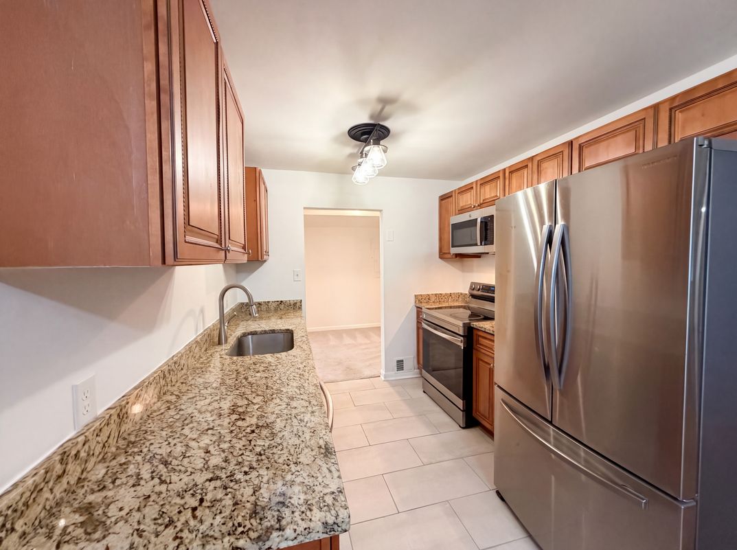 Photo 15 of 32 of 13512 Fitzhugh Ln, Woodbridge, VA