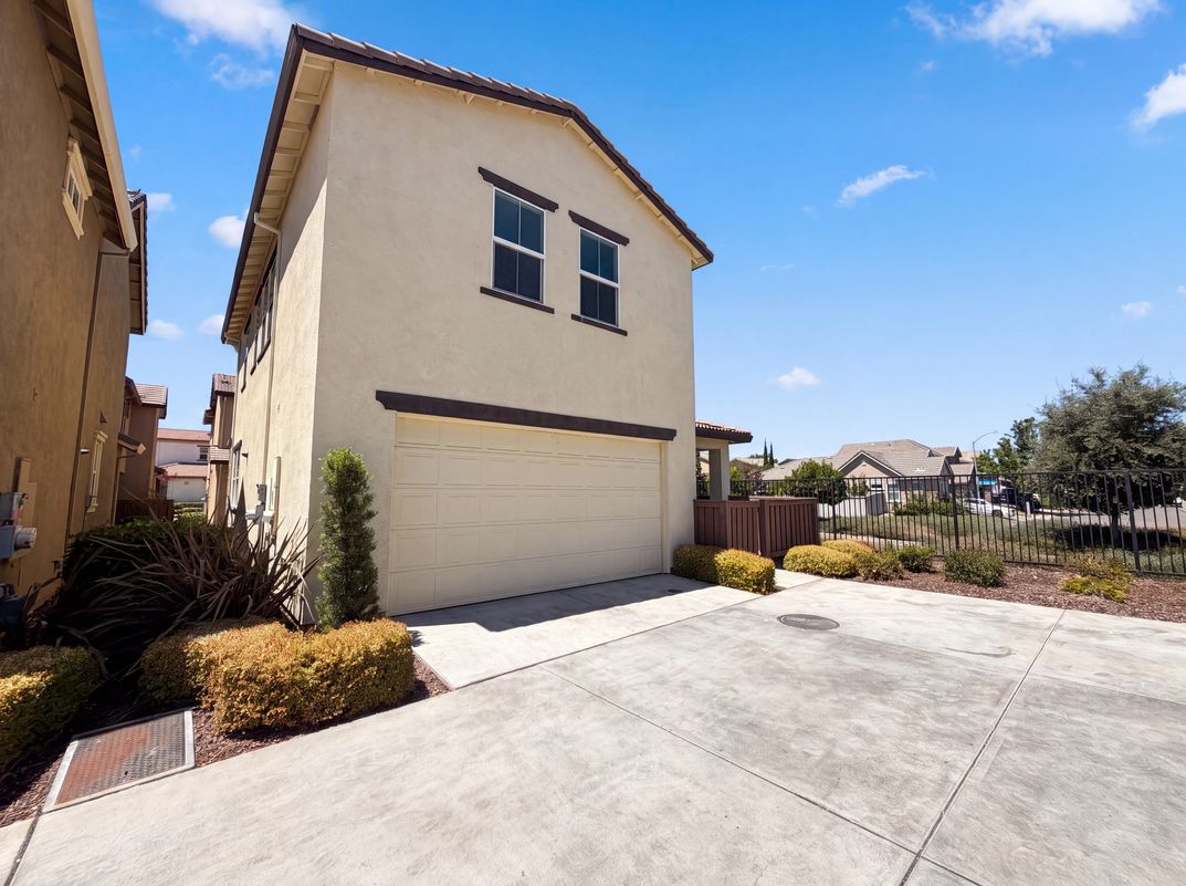 Photo 5 of 30 of 10801 Portico Cir, Rancho Cordova, CA