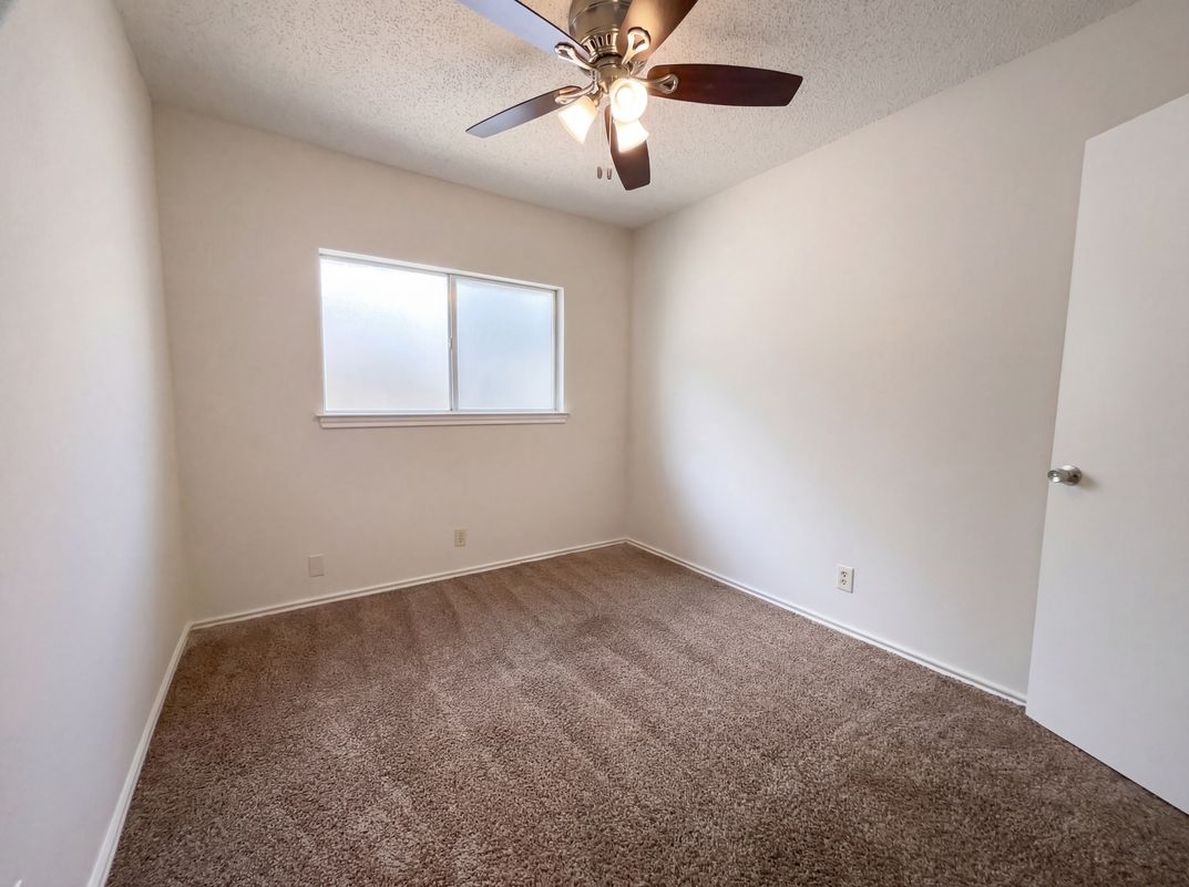 Photo 4 of 16 of 3741 Candlebluff Dr, San Antonio, TX