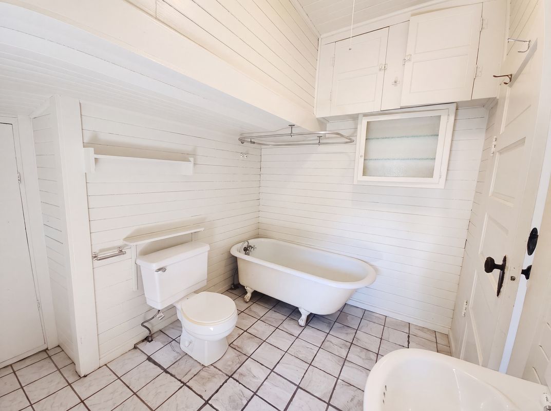 Photo 13 of 29 of 1011 Almaden St, Eugene, OR