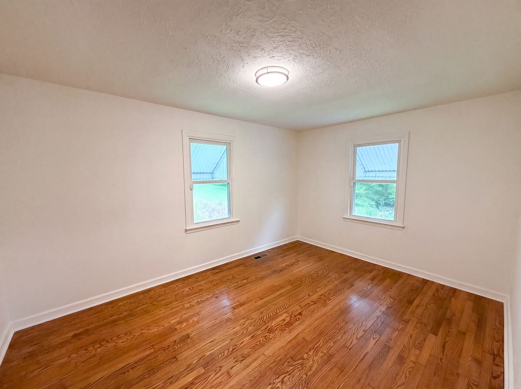 Photo 4 of 29 of 119 Old State Cir, Powell, TN