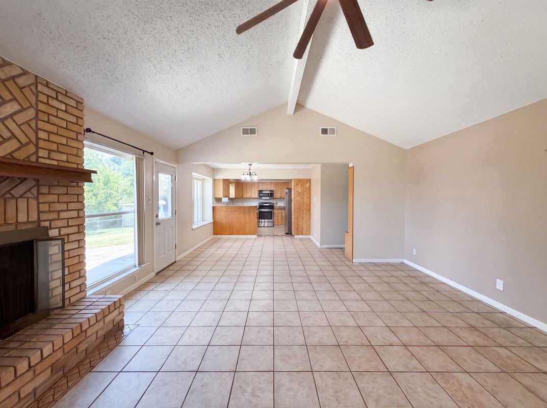 Photo 6 of 16 of 2803 Persimmon Dr, Killeen, TX