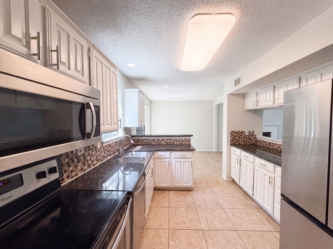 Photo 11 of 27 of 4300 Windwillow Ct, Fort Worth, TX