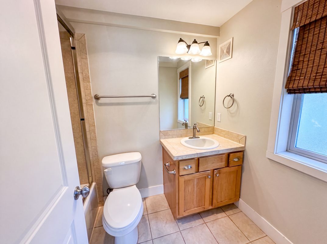 Photo 10 of 23 of 1553 NW 58th St, Seattle, WA