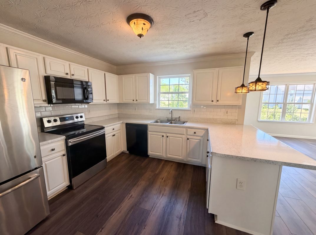 Photo 2 of 25 of 2925 Lake Port Dr, Snellville, GA