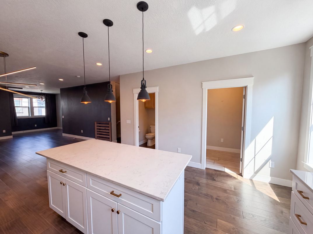 Photo 7 of 24 of 10452 S Sage Canal Way, Sandy, UT
