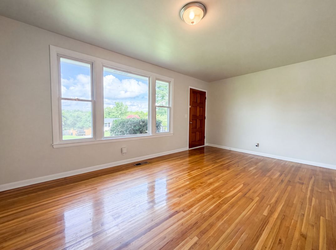 Photo 8 of 17 of 213 Bonnaridge Dr, Hermitage, TN