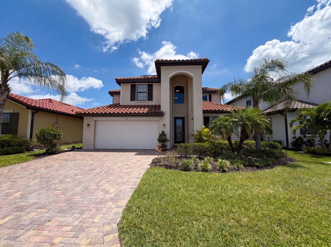 Property photo 1 of 1588 Vizcaya Ln