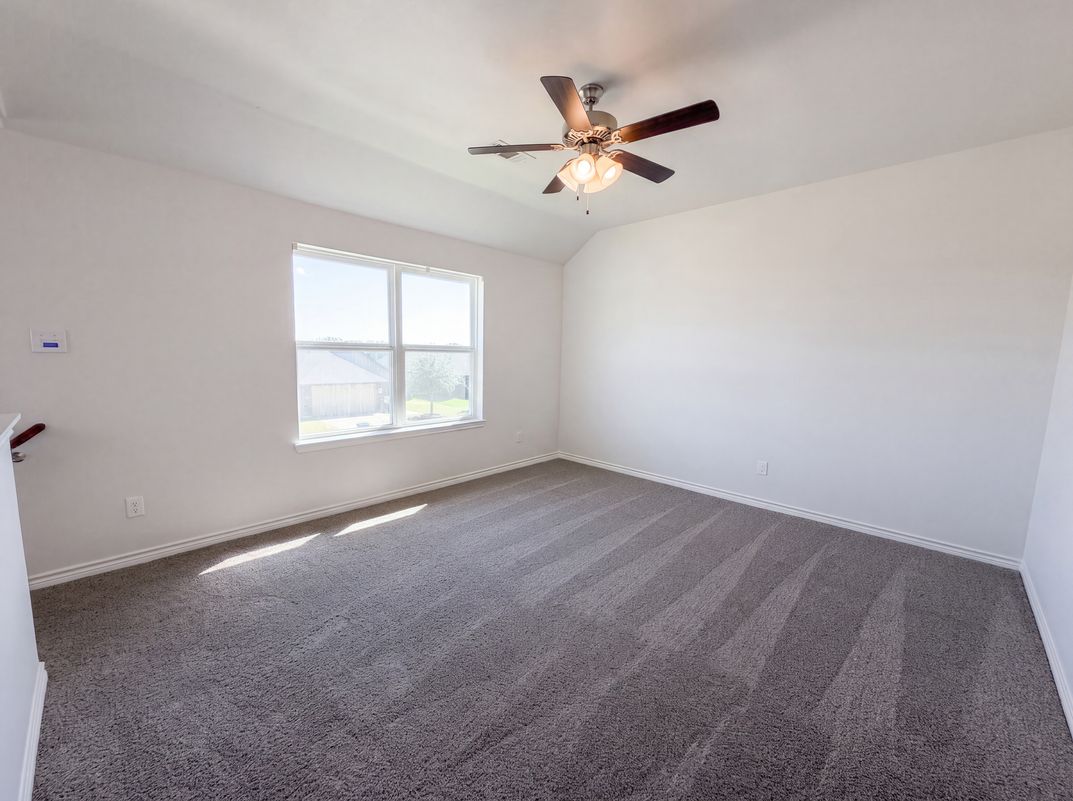 Photo 13 of 21 of 1713 Blue Jay Dr, Ennis, TX