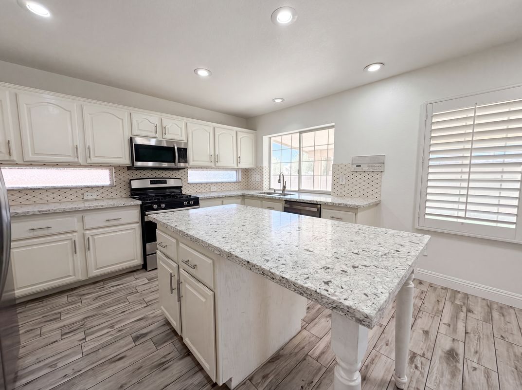Photo 9 of 27 of 6335 Pavestone Ln, Las Vegas, NV