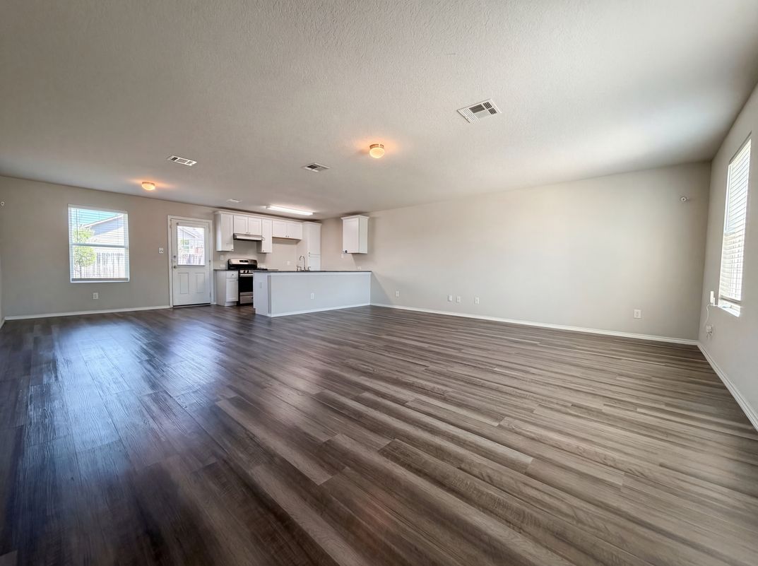 Photo 8 of 17 of 210 Expedition Way, San Antonio, TX