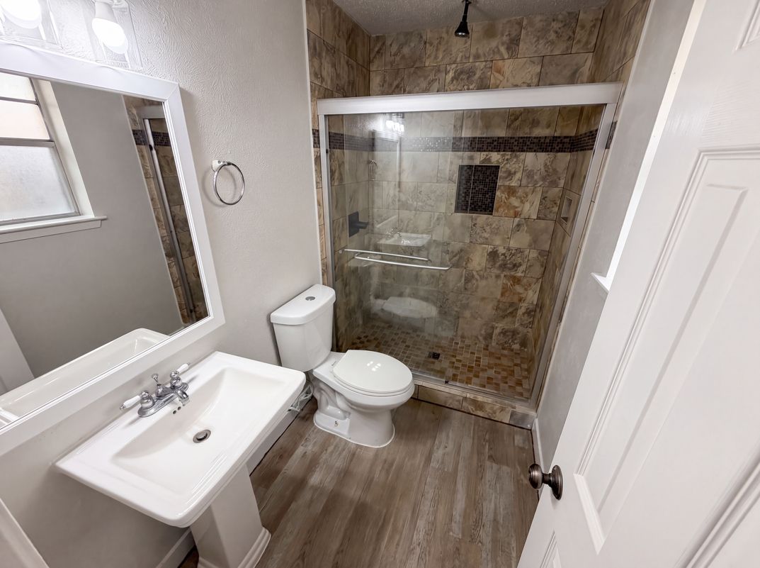 Photo 13 of 21 of 912 S 23rd St, Nederland, TX