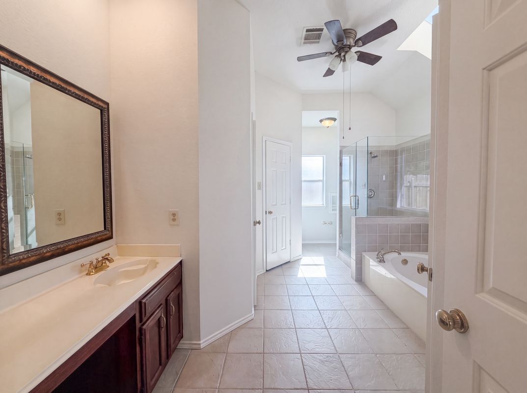 Photo 13 of 27 of 905 Ridgemont Dr, Allen, TX