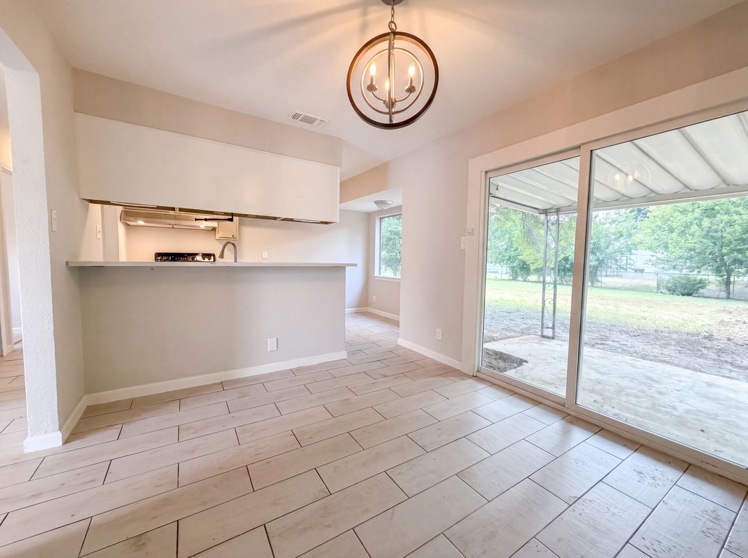 Photo 7 of 16 of 102 Dartmoor Dr, Schertz, TX