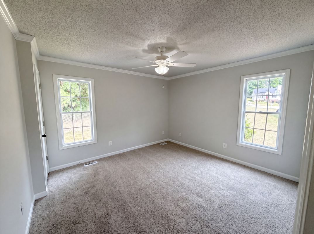 Photo 4 of 16 of 1024 Laurel Leaf Rd, Zebulon, NC