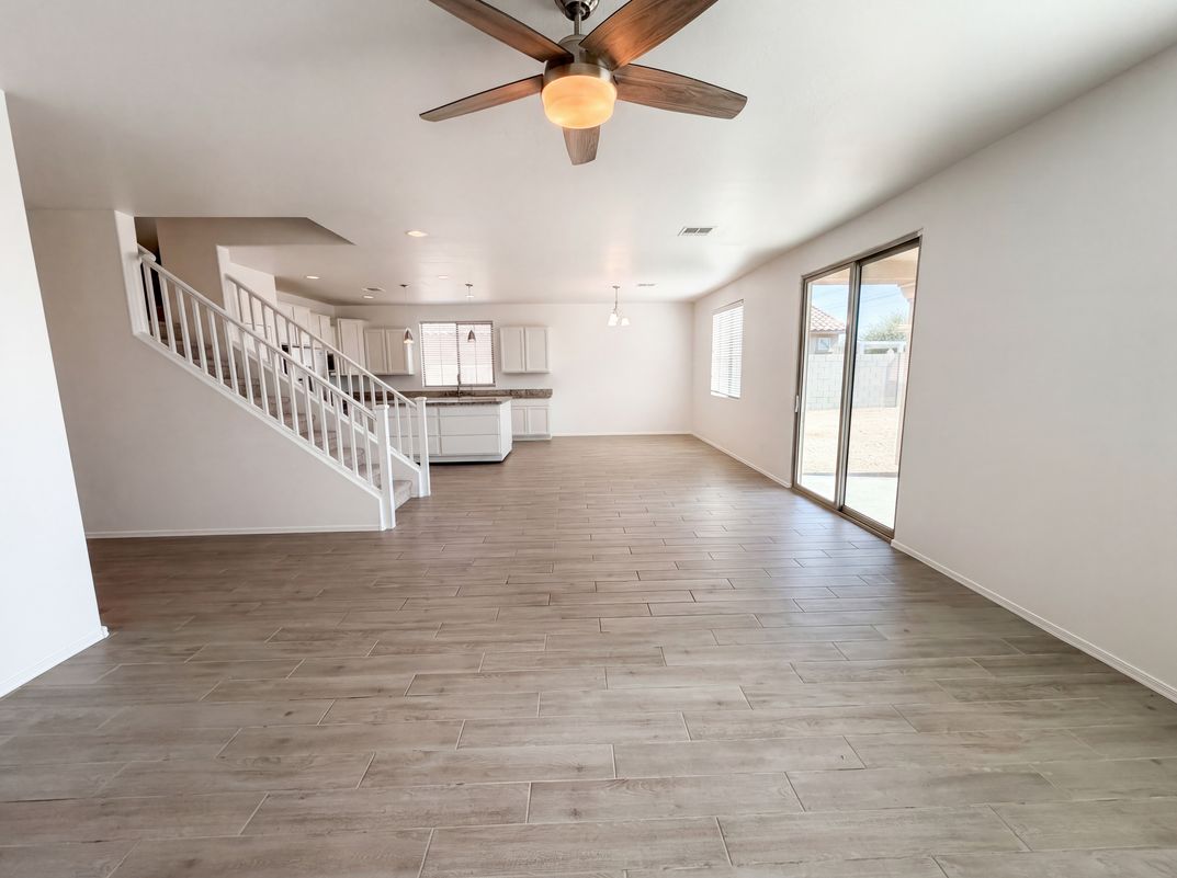 Property photo 3 of 2909 S 121st Dr