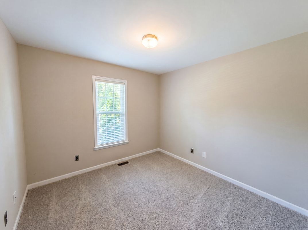Photo 8 of 14 of 2137 Sterling Creek Ln, Franklinton, NC