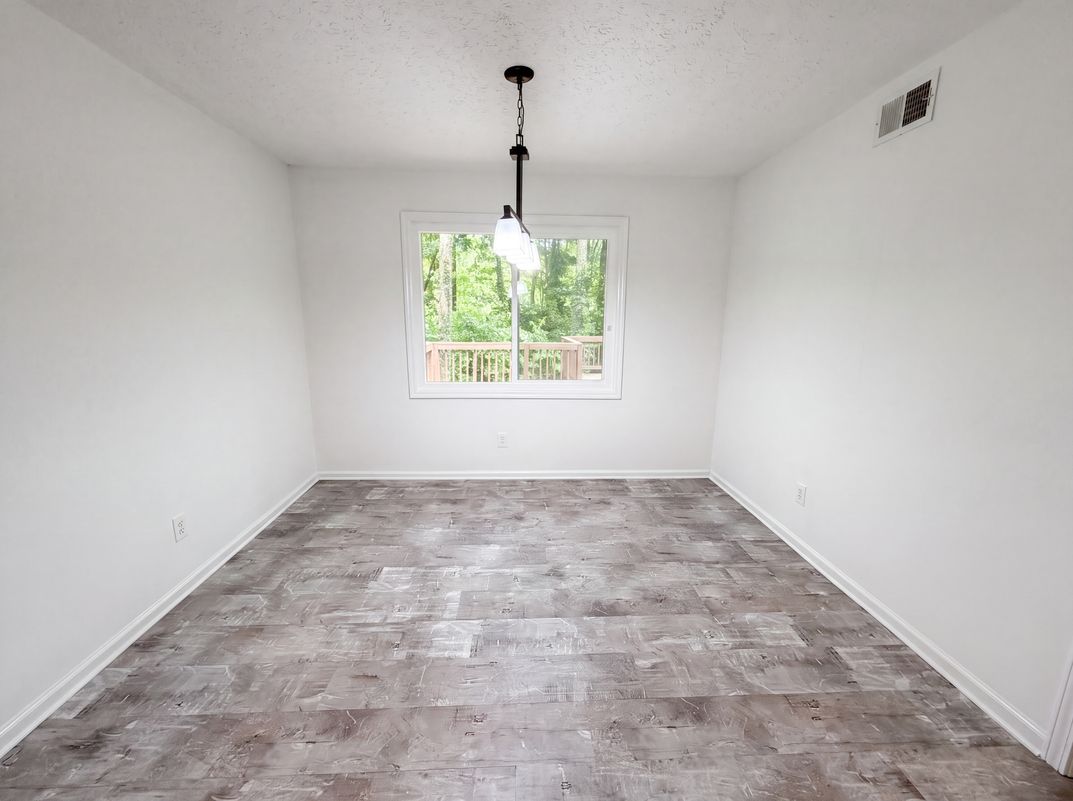 Photo 9 of 27 of 4378 Shady Dr NW, Lilburn, GA