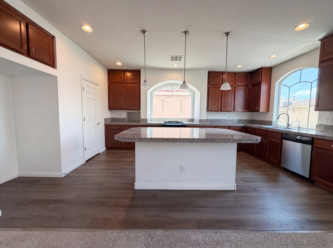 Photo 13 of 32 of 5429 Ledgewood Creek Ave, Las Vegas, NV