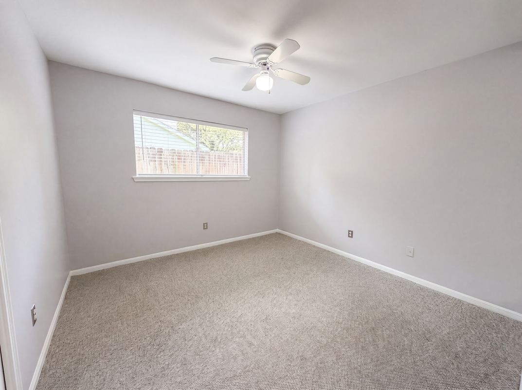 Photo 12 of 20 of 10327 Sweetwood Dr, Houston, TX