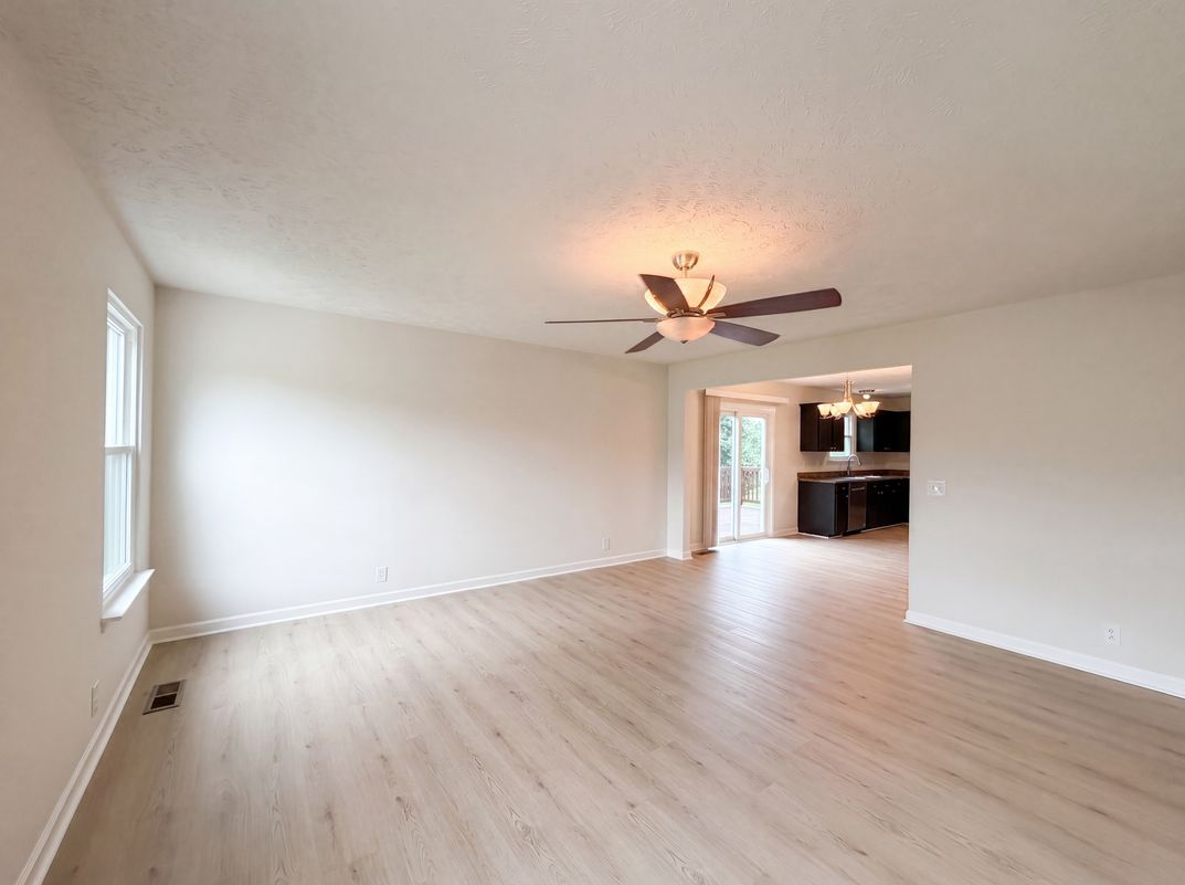 Photo 5 of 25 of 1223 California Dr, Murfreesboro, TN