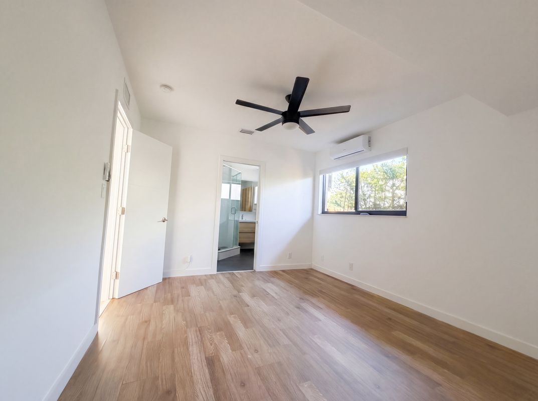 Photo 4 of 17 of 1717 NE 20th Ave, Fort Lauderdale, FL