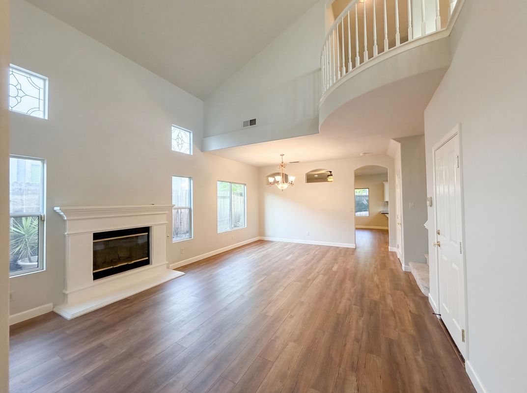 Photo 14 of 39 of 224 Pinecrest Ct, Roseville, CA