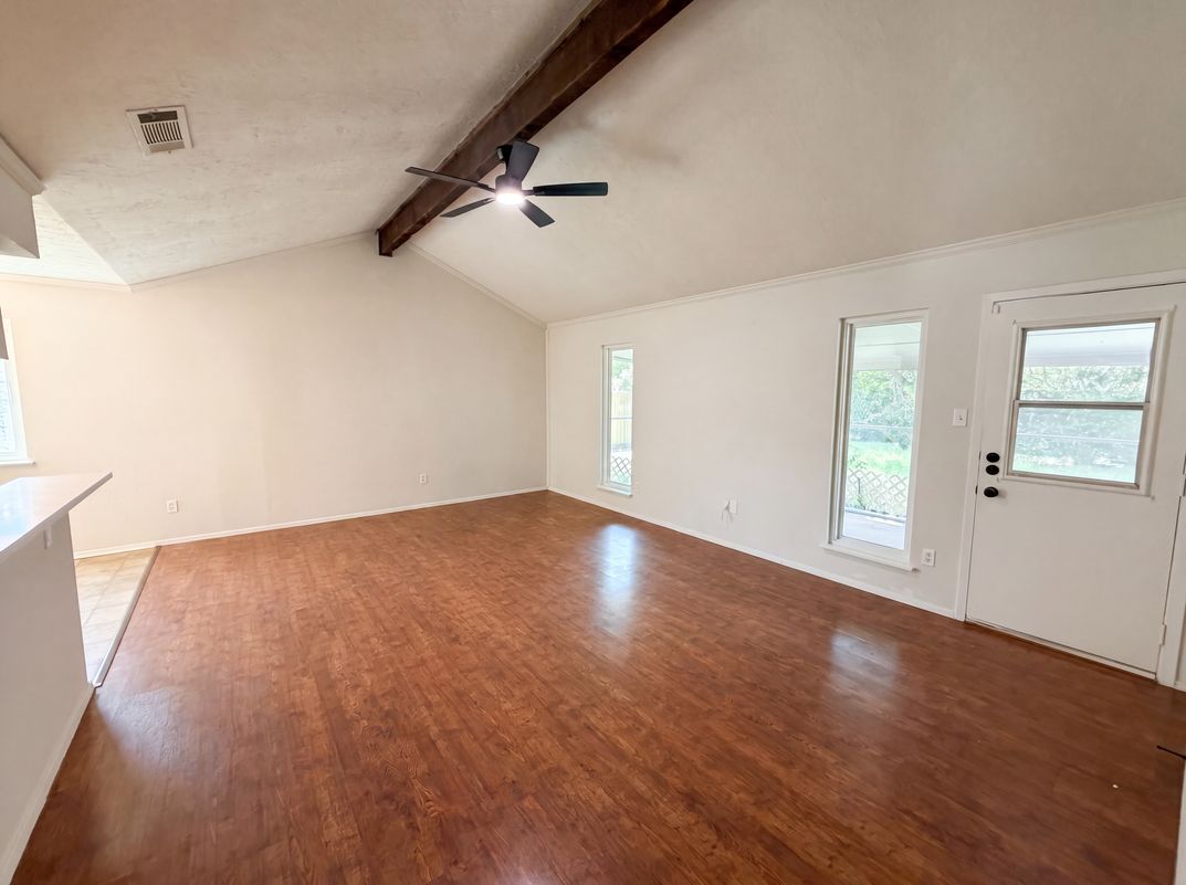 Photo 7 of 14 of 501 E Central Dr, Georgetown, TX