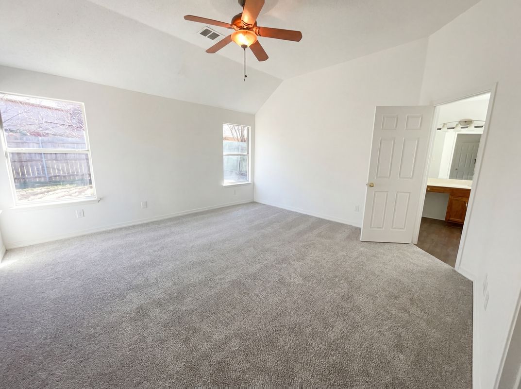 Photo 4 of 19 of 8329 Cedarcrest Ln, Fort Worth, TX