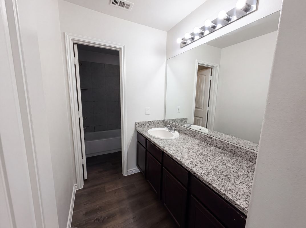 Photo 15 of 21 of 1713 Blue Jay Dr, Ennis, TX