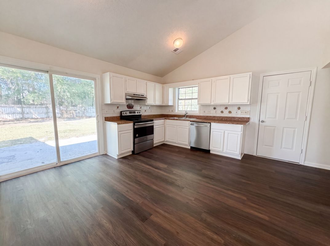 Photo 2 of 28 of 2028 Larson Ln, Goose Creek, SC