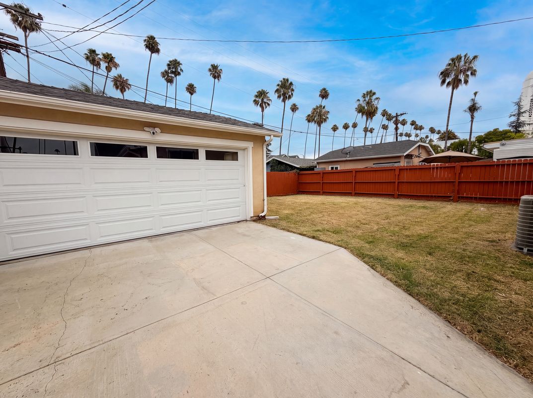 Photo 21 of 22 of 1138 S St Andrews Pl, Los Angeles, CA