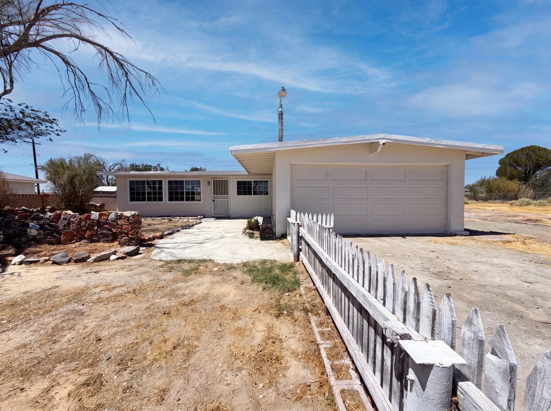 Photo 16 of 20 of 13325 Lamel St, Edwards, CA